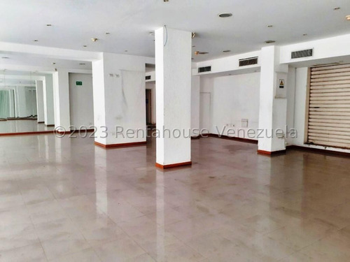 Se Vende Excelente Local Comercial En La Avenida Victoria 24-18285
