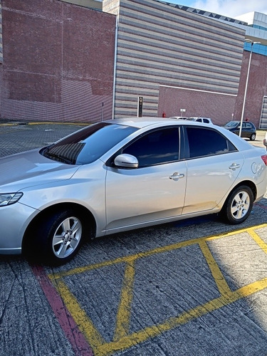Imagem 1 de 4 de Kia Cerato 2011 1.6 Ex 4p 126 Hp
