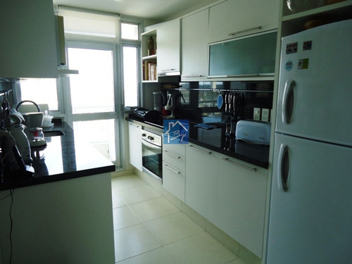 Seasons Tower. Parada 4 Playa Mansa, Pegado A Enjoy. Piso Alto- Ref: 1252