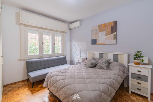 Venta De Casas De Altos En Malvin A Metros Del Mar, Cochera