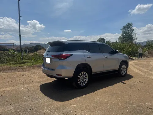 Toyota Fortuner Srv