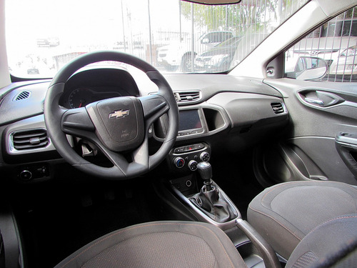 Imagem 13 de 14 de Gm - Chevrolet Onix 2014 Flex