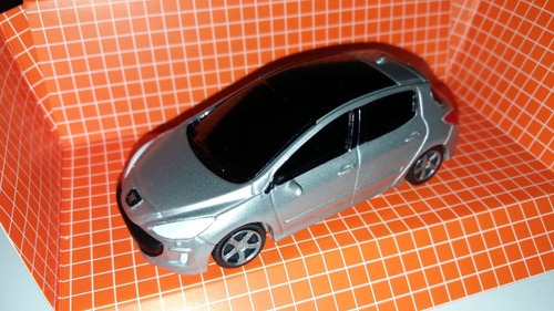 Autito En Escala 1.43 Peugeot 308, Color Plateado