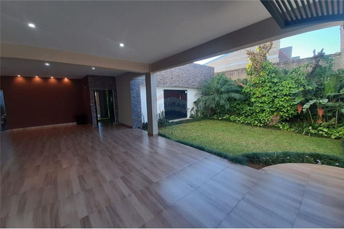 Imagen 3 de 14 de Vendo Casa En El Barrio San Francisco De Cambyreta, A Pasos Del Centro De Encarnación