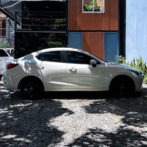 Mazda 2 Grand Touring LX