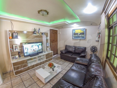 Imagem 11 de 19 de 3 Quartos (1 Suíte Com Banheira De Hidromassagem), 2 Banheiros (sendo 1 Na Área Da Churrasqueira), Cozinha Mobiliada, Sala De Tv, Sala De Jantar, Lavação, Dispensa (interna E Externa), Garagem Com Ca