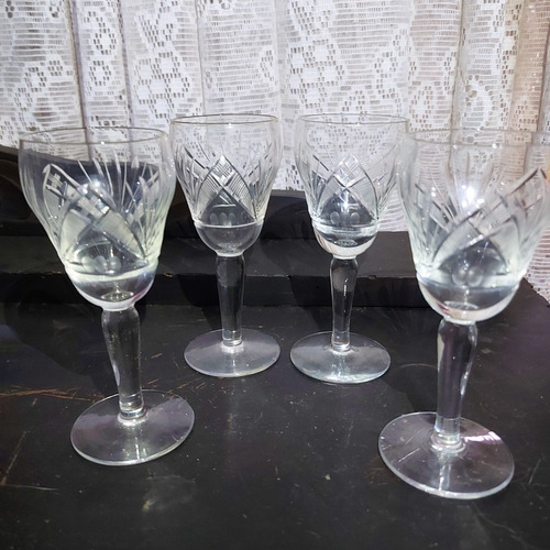 Imagem 1 de 7 de Taça Licor Cristal 4 Unidades 100ml Lapidado A Mão Antigo