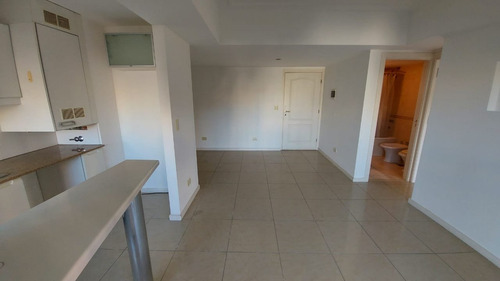 Imagen 5 de 10 de Departamento 2 Amb. Todo Externo. Con Cochera.