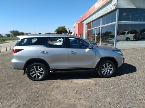 Imagen 3 de 13 de Toyota Sw4 2016 2.8 Srx 177cv 4x4 7as