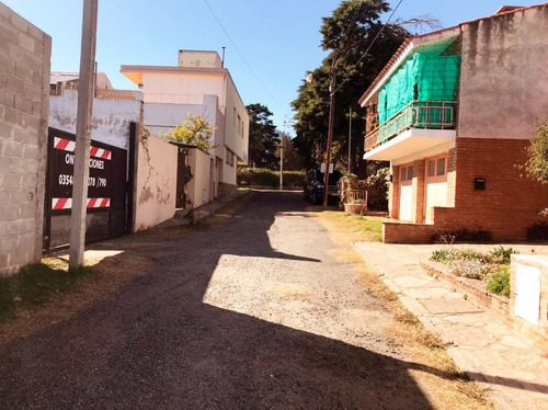 Imagen 4 de 30 de 2 Casas En Venta En Un Lote, En El Centro C/ Cochera En La Falda