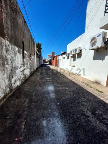 Pse Vende De Casa Interna, Sobre Av 7 De Marzo, Santo Tome, Dos Dormitorios, Living, Cocina-com...