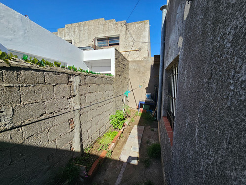 Venta Casa 2 Dormitorios Villa Sanchez Elia Con Cochera