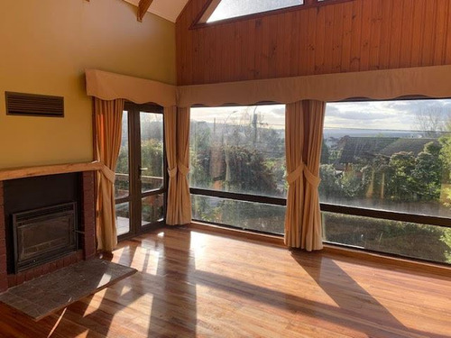 Casa En Venta De 5 Dorm. En Puerto Varas