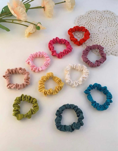 Imagen 3 de 6 de Set 10 Colet Cabello Scrunchies Niña Estilo Minimalista