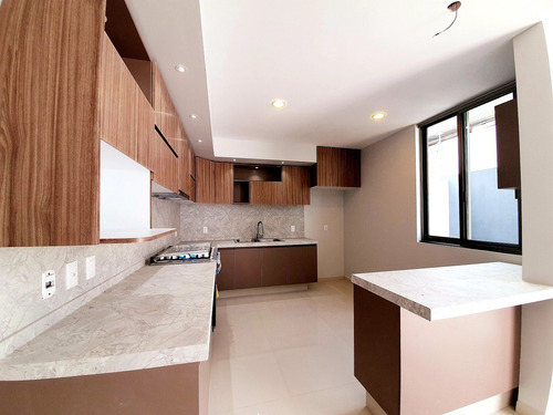 Imagen 4 de 14 de Casa En Capital Norte Coto Cerezos Con Roof Garden