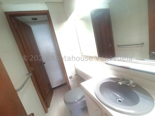 Tg Espectacular Oficina De Seis Cubículos Con Mobiliario En Venta En Los Palos Grandes 24-29212 Ys