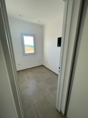 Imagen 2 de 10 de Casa A Estrenar 5 Amb. Oportunidad