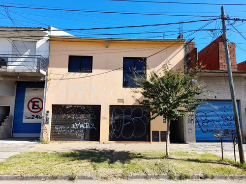 Local Comercial Sobre Avenida Con Espacio Aéreo