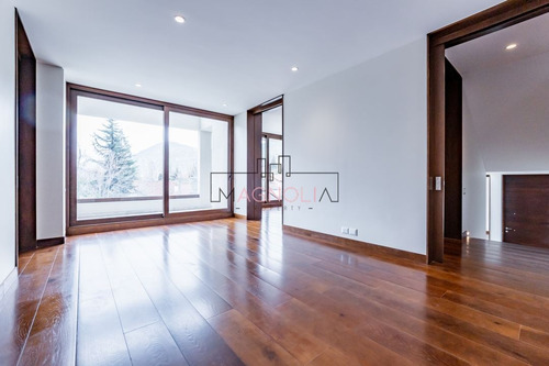 Casa En Venta De 5 Dorm. En Lo Barnechea