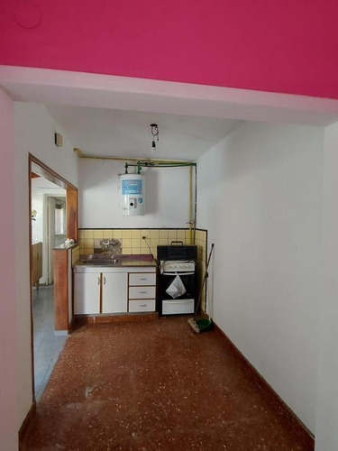 Venta - Casa En Beccar Con Dos Viviendas En Block Y Garage. Ideal Inversión.