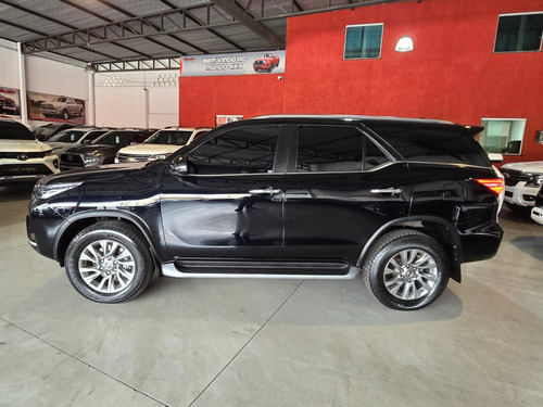 Toyota Hilux SW4 2.8 D-4D TURBO DIESEL SRX 7L 4X4 AUTOMÁTICO