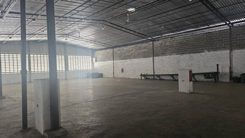 Galpon - Edificio Industrial - Zona Ind Del Este (685,66m²)