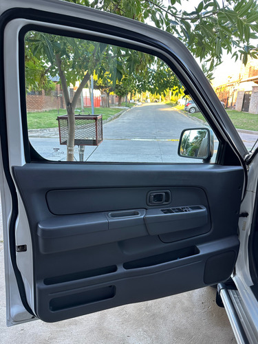 Nissan NP300 2.5 Cabina Doble 133cv 4x2