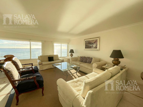 Venta  Departamento Primera Línea - 3 Dormitorios En Suite   Servicio - Playa Mansa Ref:4318229