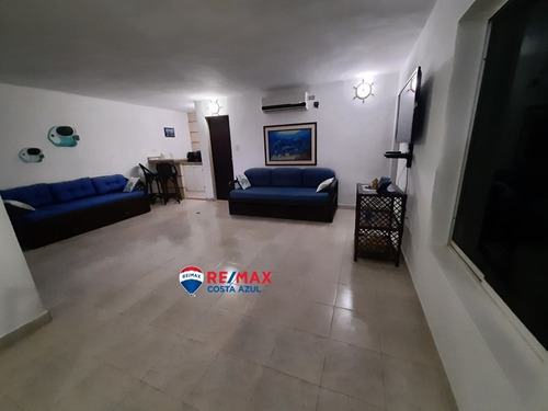 Imagen 3 de 12 de Remax Costa Azul Vende Casaquinta Conjunto Paycla
