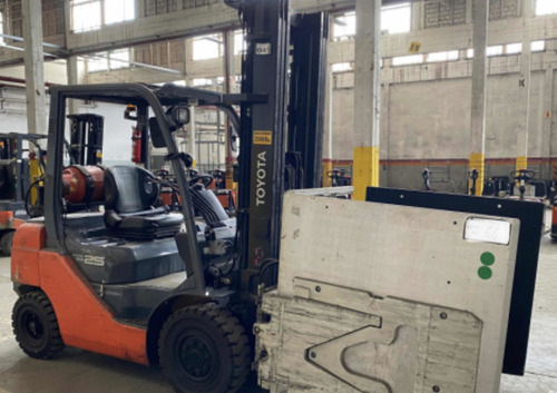 Imagen 8 de 25 de Autoelevador Toyota Fg25 Con Clamp Cascade 2012 Envio A Pais