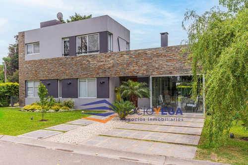 Imagen 2 de 30 de Hermosa Casa A La Venta En Casco De Álvarez