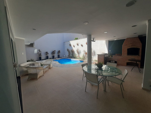 Sobrado 3 Suítes Mobiliado, Com Piscina, Sauna E Academia - Condomínio Fechado