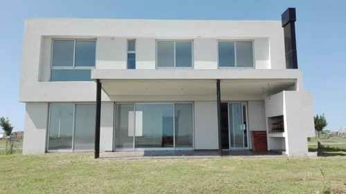 Casa Al Lago En Ventas En Puertos - Muelles