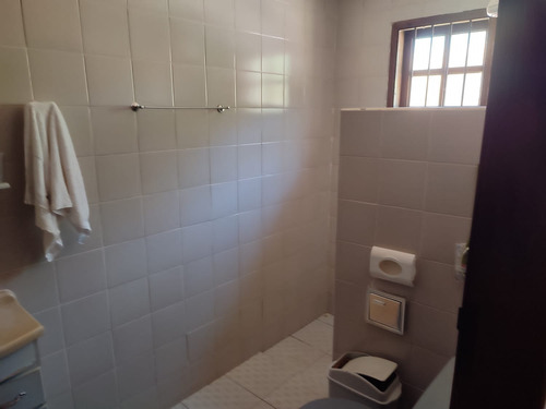 Imagem 9 de 14 de Chácara 9000m2, Casa Sede Com 3 Dormitórios, 1 Suíte, Casa De Caseiro Com 1 Dormitório, Área De Lazer Com Churrasqueira E Forno Pão/pizza - Ch00213 - 70645551