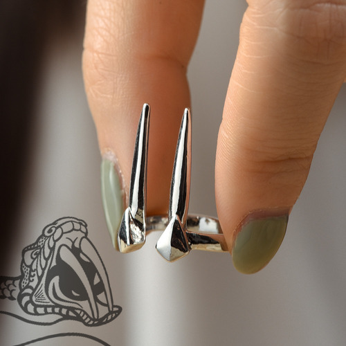 Anillo Geométrico De Aleación Con Forma De Diente De Serpien