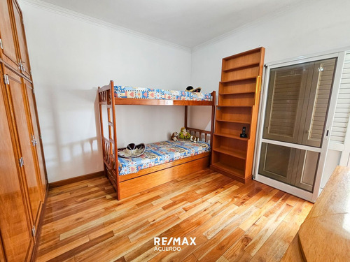 Vende Casa P. Alta 3 Dorm. + Cocheras San Nicolas
