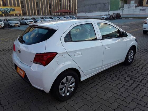 Imagem 8 de 10 de Chevrolet Onix 1.0 Mpfi Lt 8v Flex 4p Manual