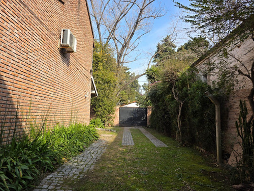 Venta De Casa 4 Ambientes. Parque Leloir