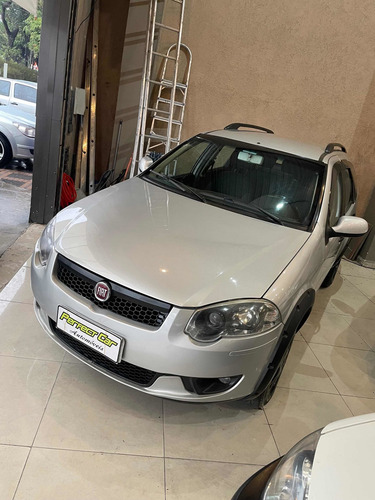 Imagem 1 de 5 de Fiat Palio Weekend 2013 1.6 16v Trekking Flex 5p