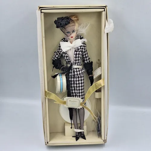 Walking suit barbie new arrivals