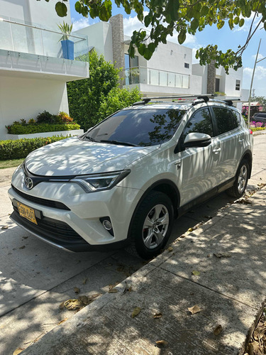 Toyota RAV4 2.0 Street