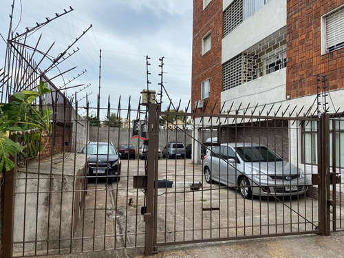Amplio Apartamento En Malvin- Ref: 838