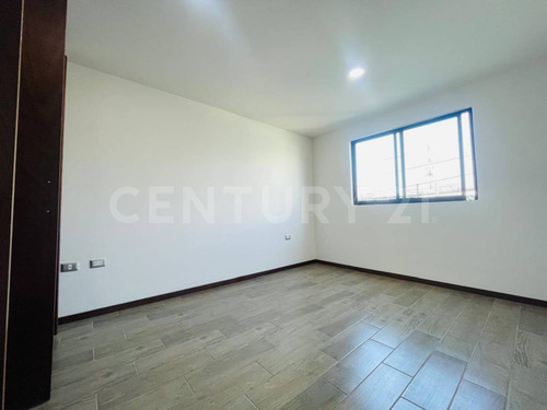 Venta Casa En Frac Sendero Del Fresno 3 Recamaras, 4 Baños, Con Jardín, Puebla