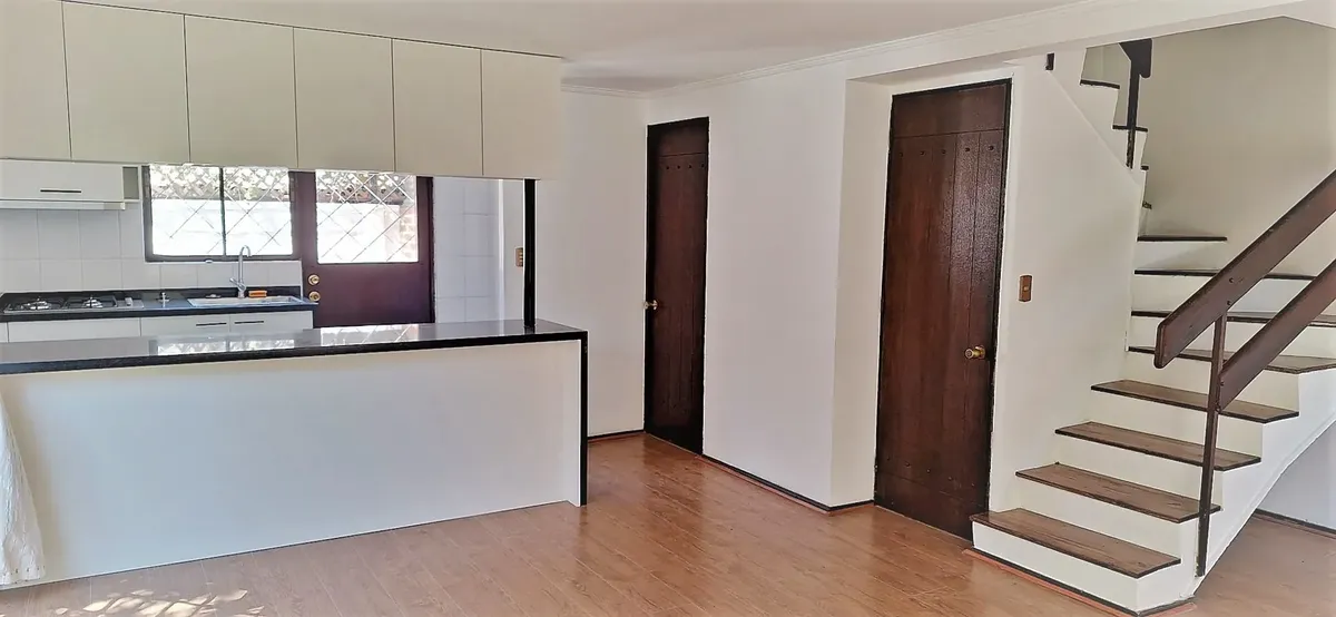 Imagen 2 de 16 de Se Vende Casa En Vitacura - Oportunidad Para Inversión