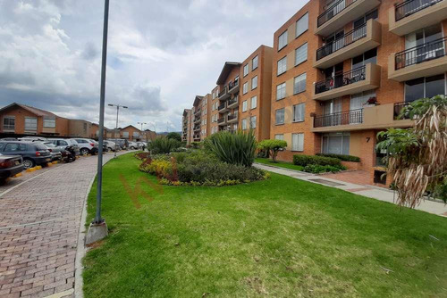 Amplio Apartamento En Cajicá Con Vista Exterior Y Espacios Luminosos