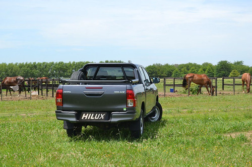 Toyota Hilux 4x2 D/c Dx 2.4 Tdi 6 M/t 2021