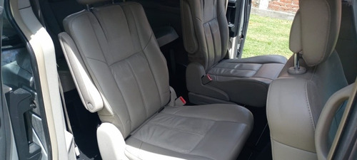 Imagen 14 de 15 de Chrysler Town & Country 2011 3.6 Touring Mt