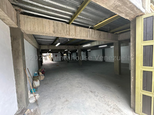 Km Comercial En Alquiler En El Hatillo, Distrito Metropolitano