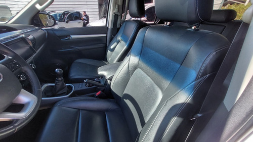 Imagen 10 de 14 de Toyota Hilux 2.8 Cd Srx 177cv 4x4 2017