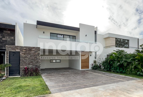 Casa En Venta En Mérida En Privada Parque Natura, Sitpach